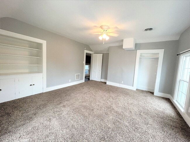 Building Photo - 677 Oak St