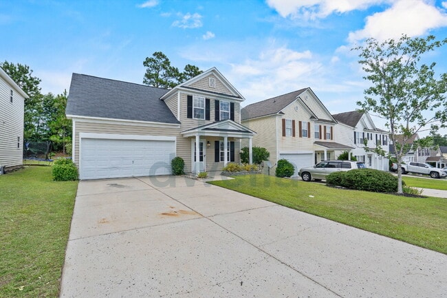 Building Photo - "Charming 3-Bedroom Retreat with 2.5 Baths...
