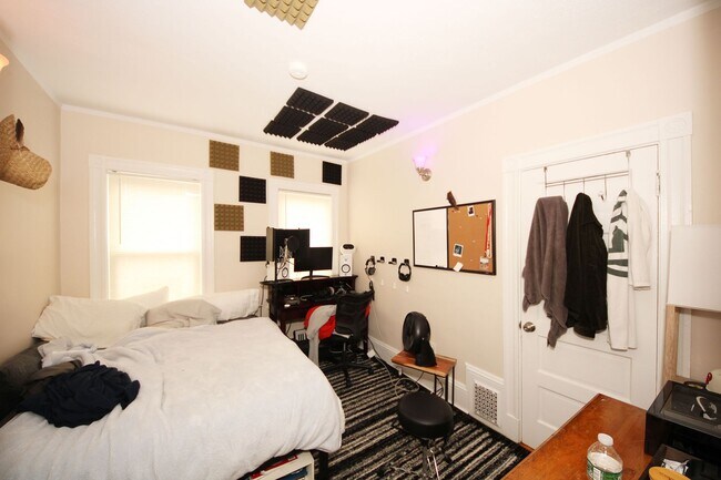 Building Photo - 58 Parker St