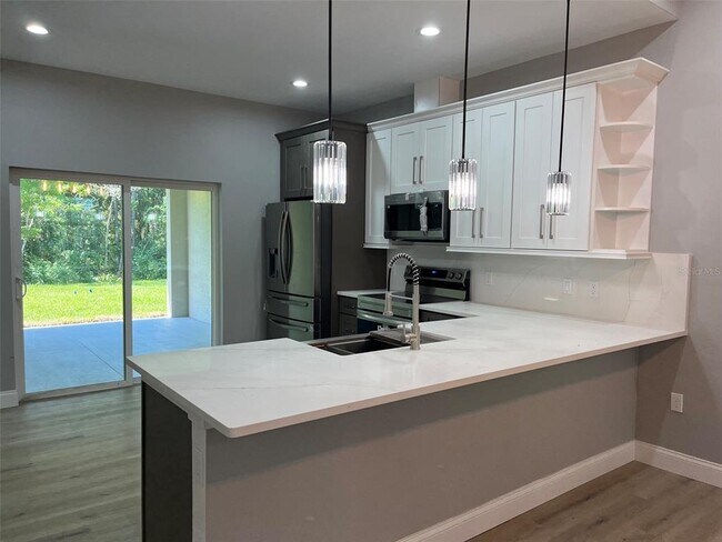Building Photo - 27 Fanshawe Ln