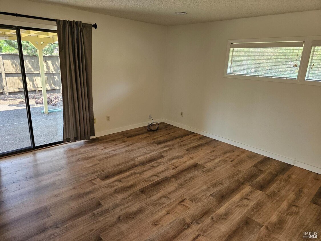 Foto principal - 2829 Redwood Rd