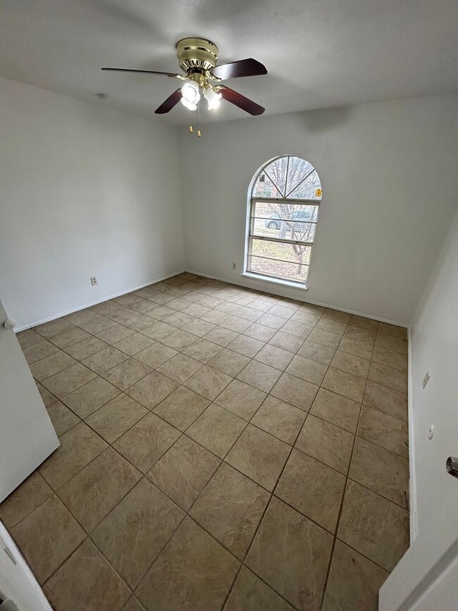 Foto del edificio - Step inside and be captivated by the warmth of this House!