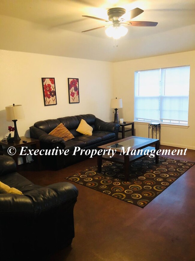 Building Photo - 1208 Westview Dr