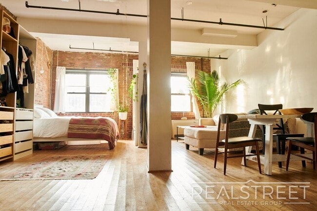 Building Photo - Spacious LOFT in Williamsburg!