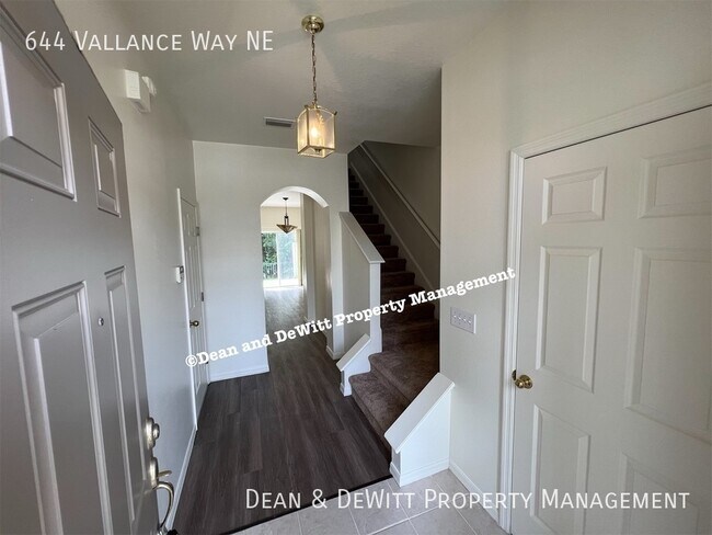 Foto del edificio - 644 Vallance Way NE