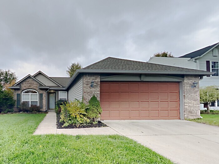 Primary Photo - Large 3 bed 2 bath in Indy!