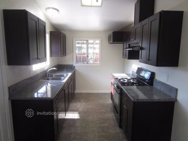 Foto principal - 8959 Haskell St