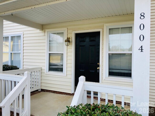 Foto del edificio - 8004 Strandhill Rd