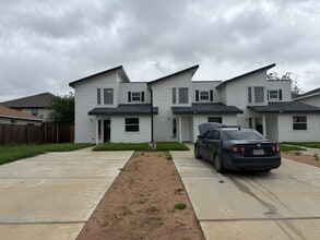 Building Photo - 7651 Oak Chase