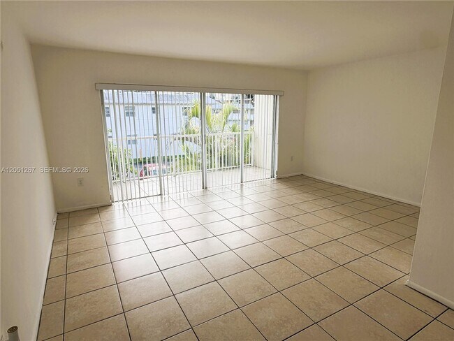 Foto del edificio - 7340 SW 82nd St