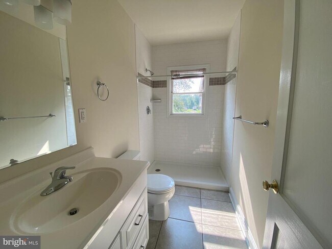 Foto del edificio - 3094 N Charlotte St