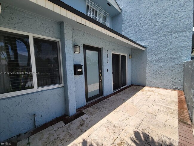 Building Photo - 2 br, 2 bath Townhome - 3874 SW 107th Ave