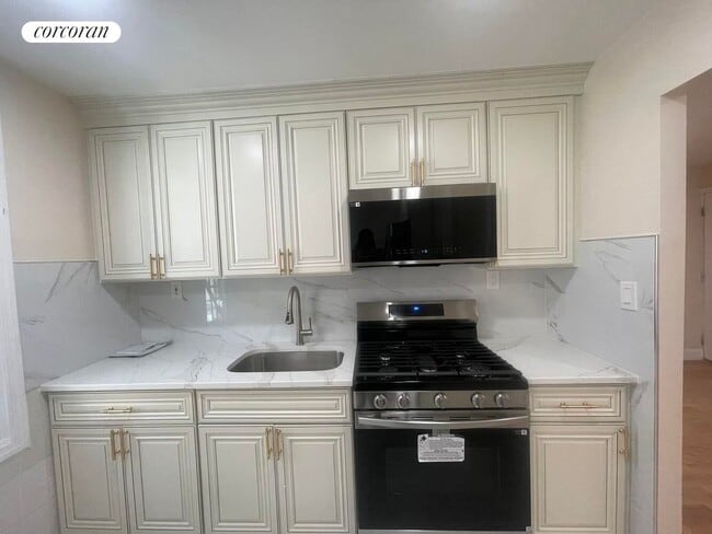 Building Photo - 1222 Simpson St