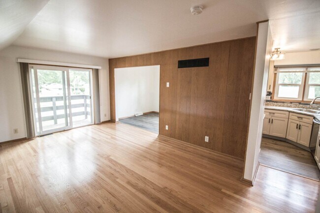 Sala de estar y porche - 708 North St