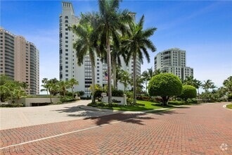 Building Photo - 8473 Bay Colony Dr