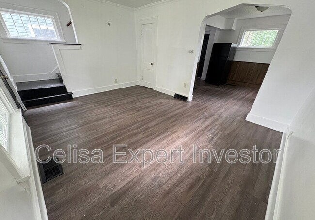 Foto del edificio - 2121 Riedmiller Ave