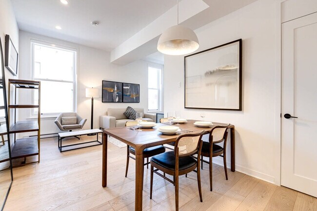 Photo du bâtiment - 4500 Rue Hutchison