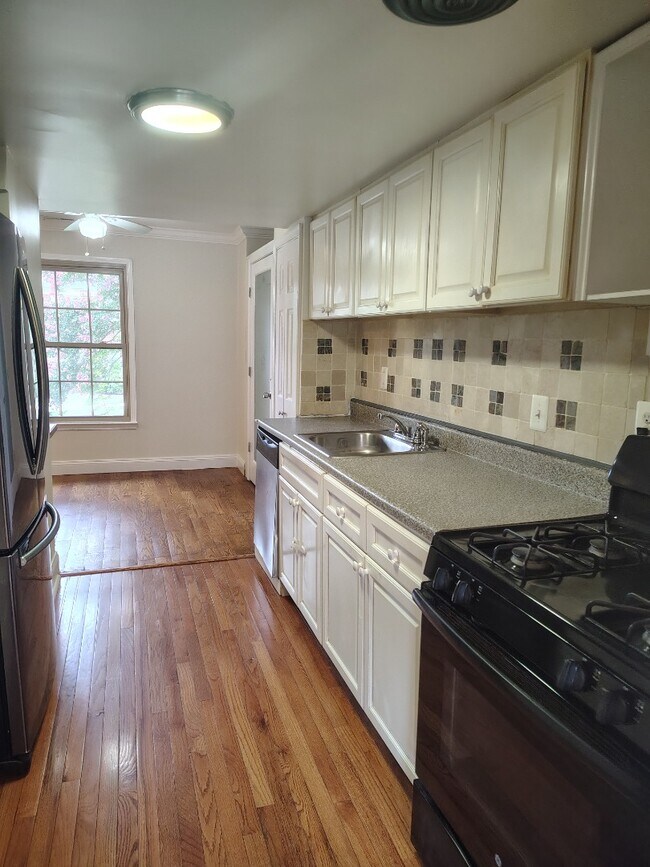 Building Photo - ?? Your Dream Home Awaits! Spacious 4-Bedroom Home