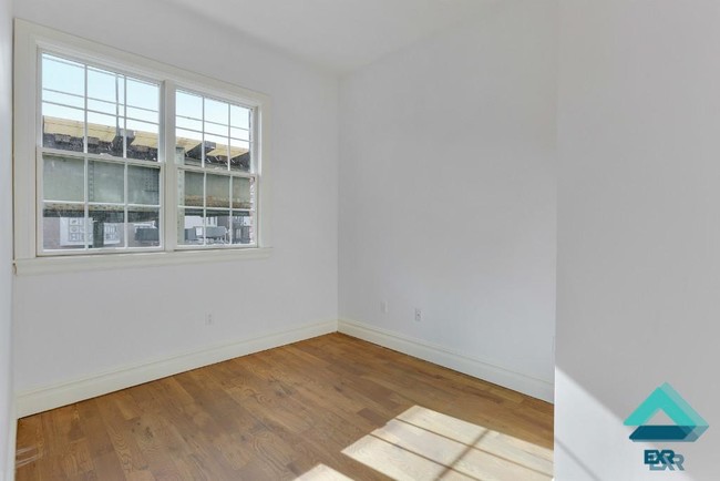 Building Photo - 1359 Myrtle Ave