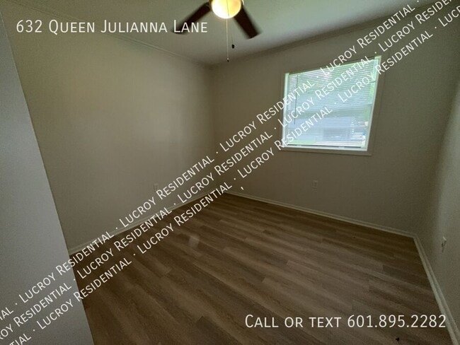 Building Photo - 632 Queen Julianna Ln
