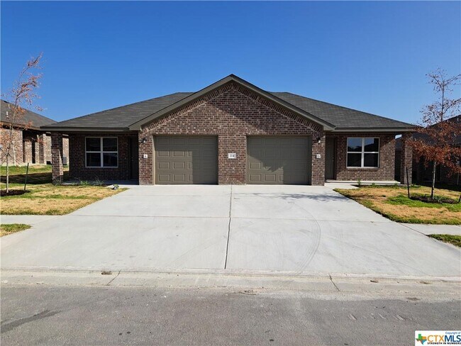 Building Photo - 114 Wind Ridge Dr