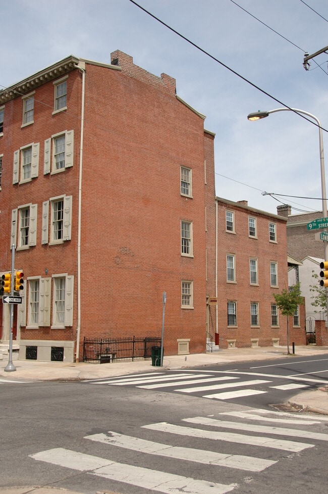 Building Photo - 417 S 9th St