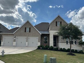 Building Photo - 900 Elenora Dr