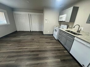 Building Photo - 4278 Grape Dr NE