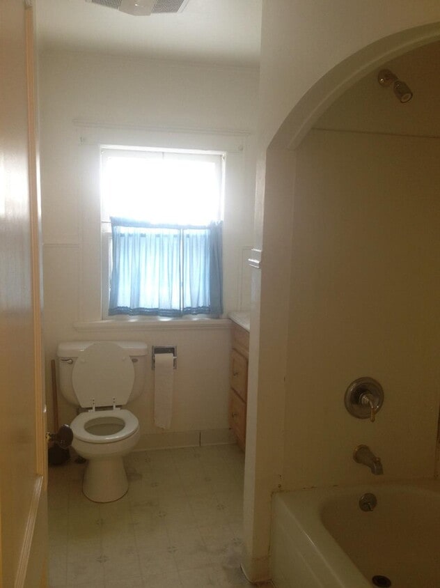 Primary Photo - 133 Western Ave