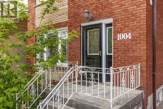 Building Photo - 1004 Victoria Park Ave