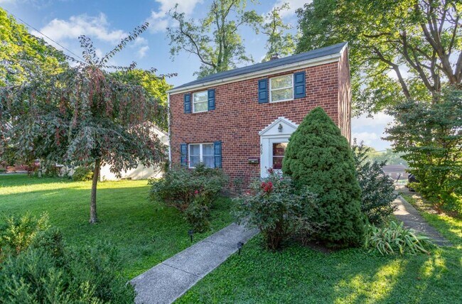 Building Photo - 409 Hillside Rd