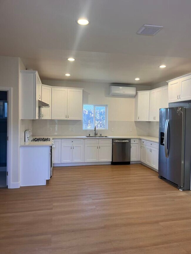 Foto del edificio - 11608 Rose Hedge Dr