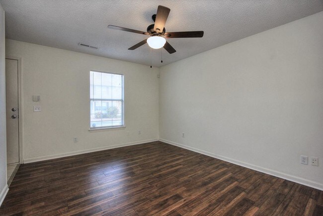 Building Photo - 956 Polo Pl