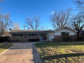 Building Photo - 2711 Chase Dr