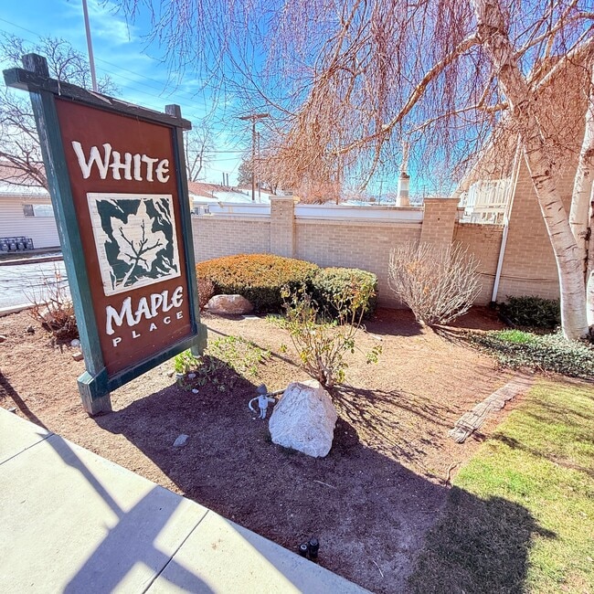 Building Photo - 886 Maple Crest Ct