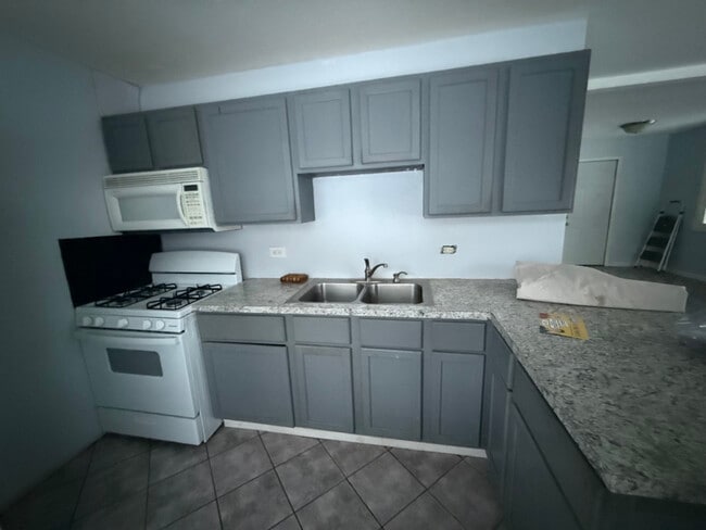 Foto del edificio - 328 Heath St