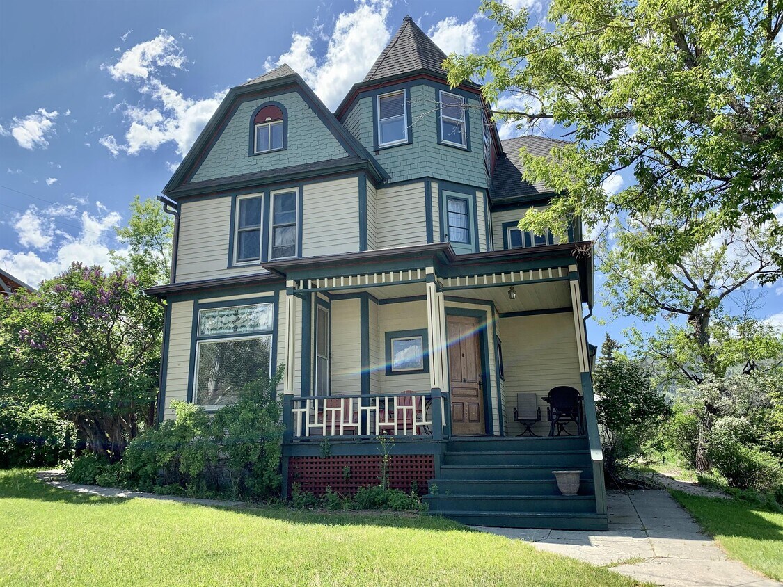 Primary Photo - 202 Blake St