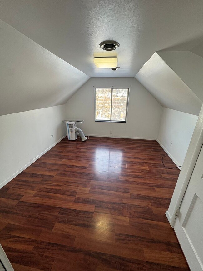 Foto del edificio - 331 Bracken Ave