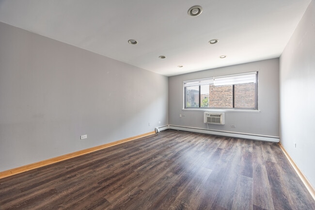 Building Photo - 607 W Wrightwood Ave