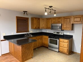 Building Photo - 225 Laurel Oak Ln