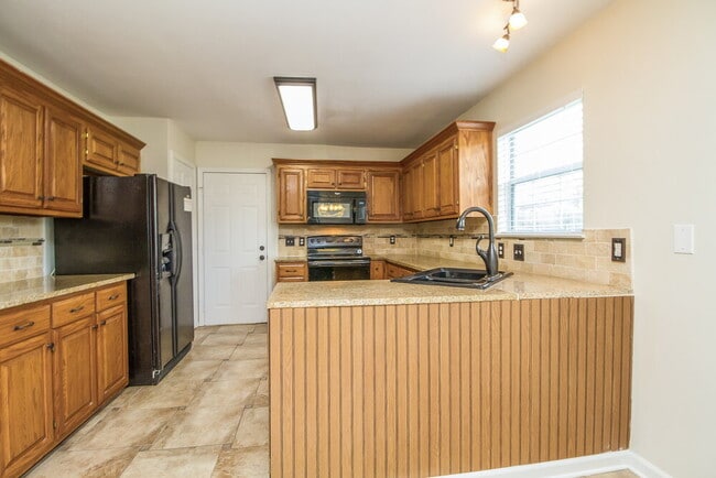 Building Photo - 2813 Louise Russell Dr