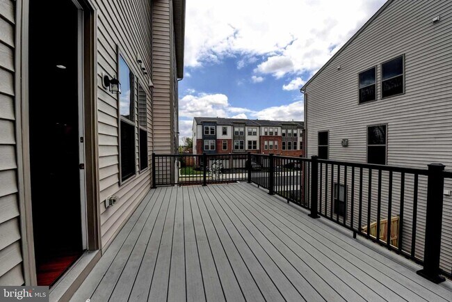 Building Photo - 42389 Dogwood Glen Square