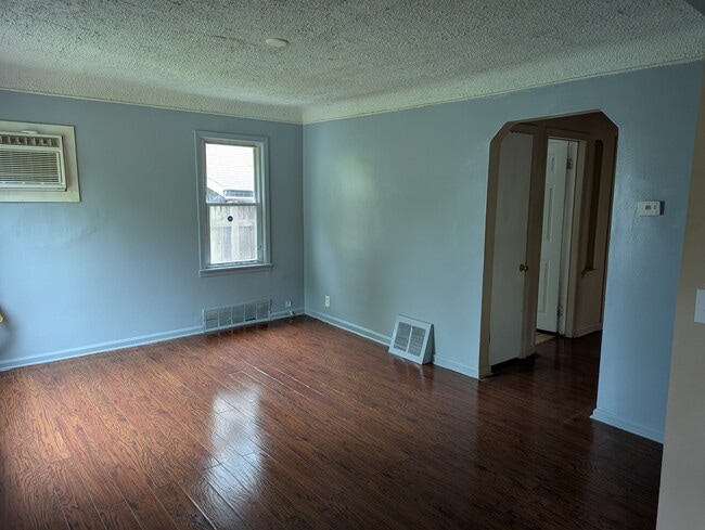 Building Photo - 26637 Oakland St.