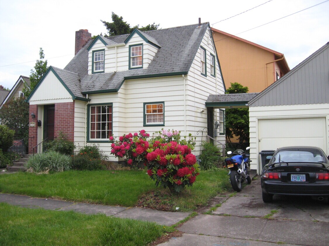 Building Photo - 1150 SW A Ave