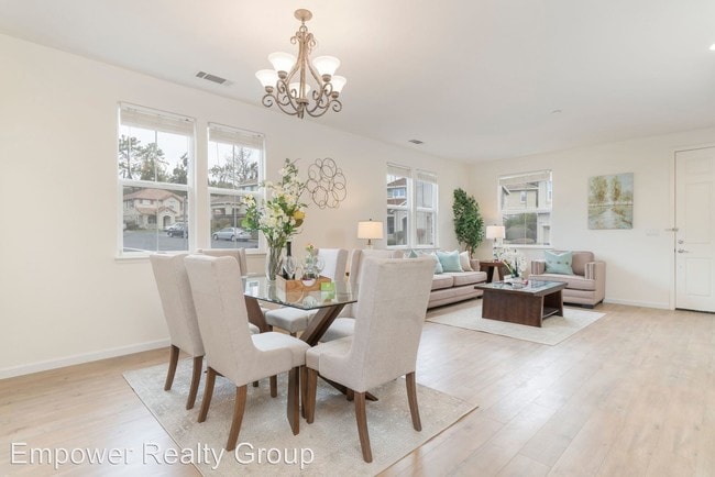 Foto del edificio - 4 br, 2.5 bath House - 5068 Escalon Cir.