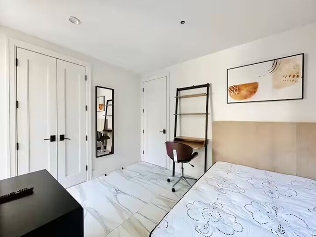 Foto del edificio - Furnished room/NOT APARTMENT
