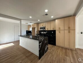 Building Photo - 1032 E Hassett Ave