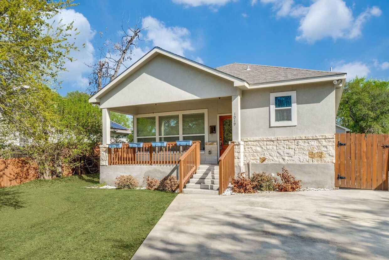 Foto principal - 3 Bedroom/2 Bath Beacon Hill Subdivision