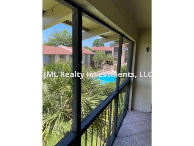 2 bedroom 2 bath Lake View Condo in Altamonte House for