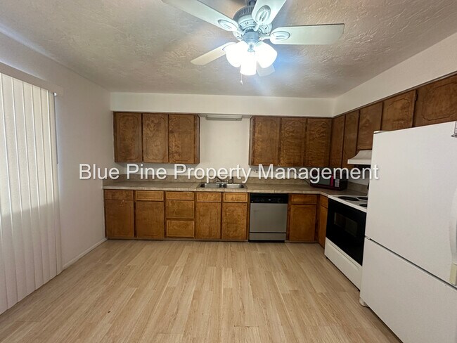 Building Photo - 1474 Benton St